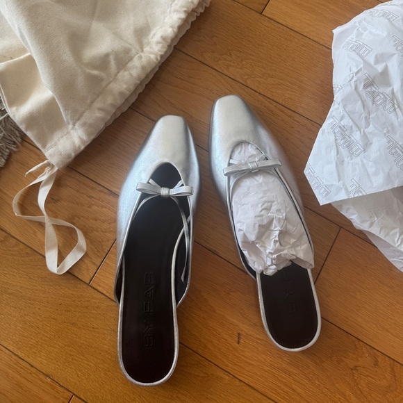 FINN SILVER METALLIC
LEATHER - Picture 4 of 6